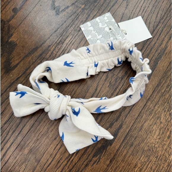 Kate Quinn ruffle bodysuit and headband - Picture 6 of 6